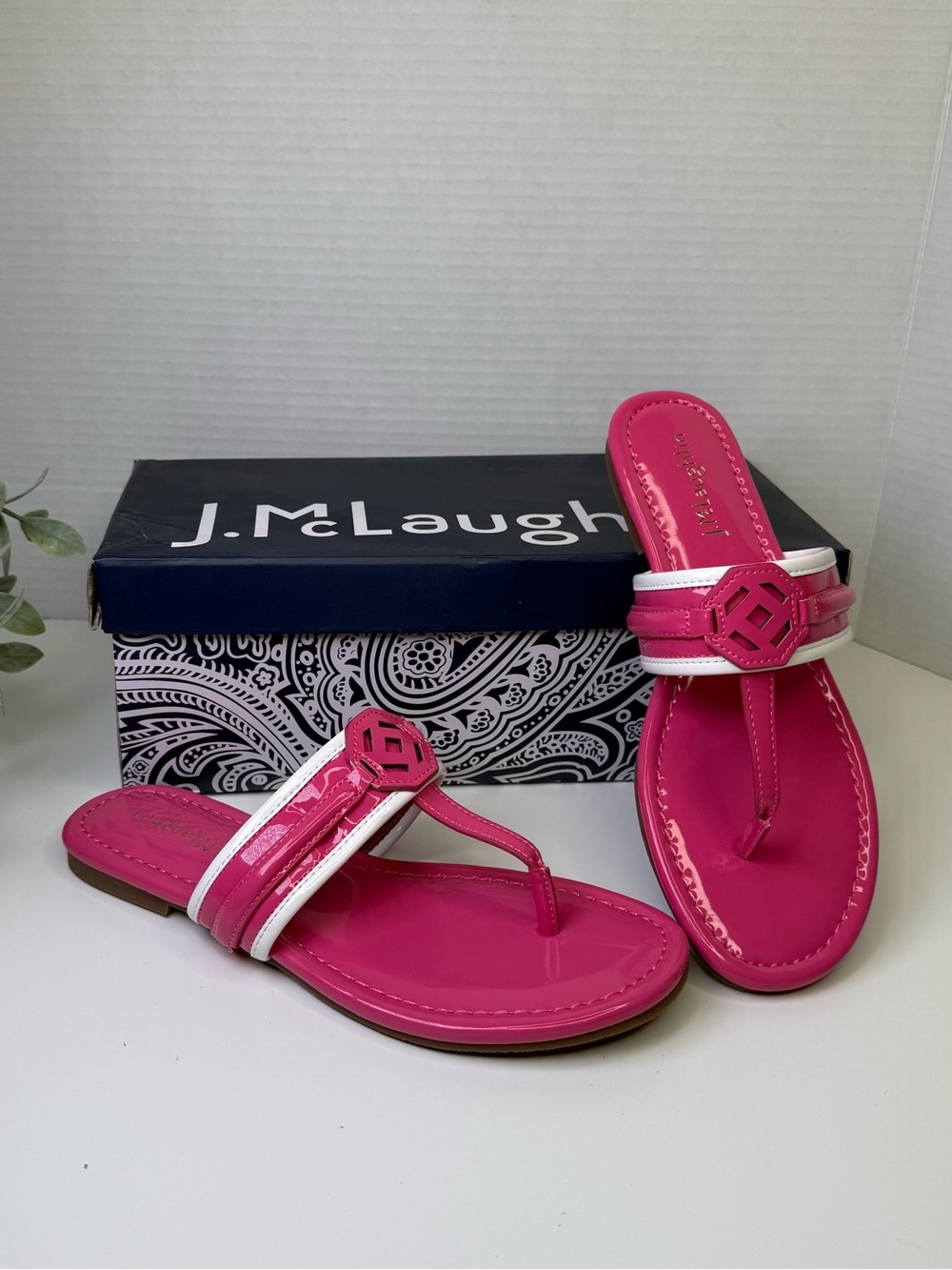J. McLaughlin Nixi Pink Patent Leather Thong Style Flat Sandals Size 6.5 NWT